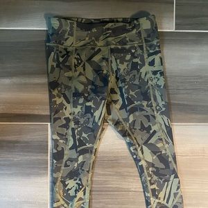 Never worn Lululemon leggings
